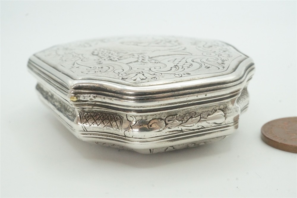 SOLID SILVER SNUFF BOX C1770 - ANTIQUE FINELY ENGRAVED DOG Etc.