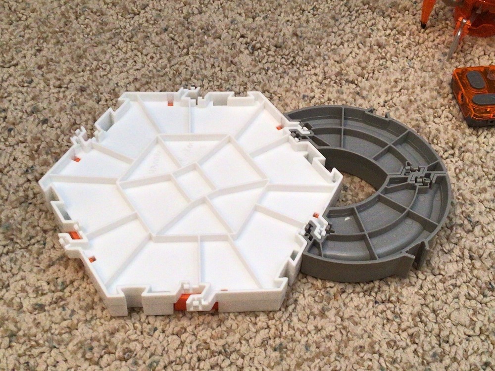 Hexbug Battle - 3 Spiders Lot, Remotes & Bugs With Small Arena - Untested