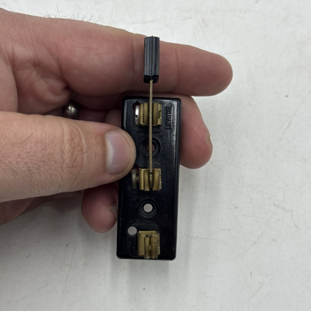 VINTAGE LEVITON BAKELITE SINGLE POLE DOUBLE THROW KNIFE SWITCH