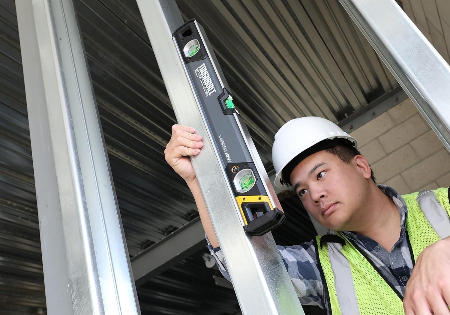 ToughBuilt – 24" Magnetic Lit Box Level