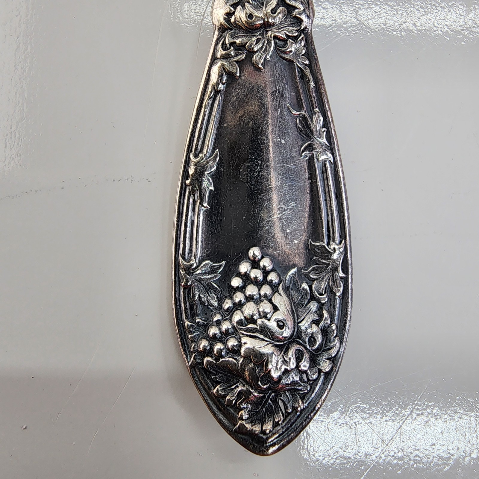 1881 Rogers A1 La Vigne Silverplate Oval Soup Spoons 2 Pc Grape Pattern READ