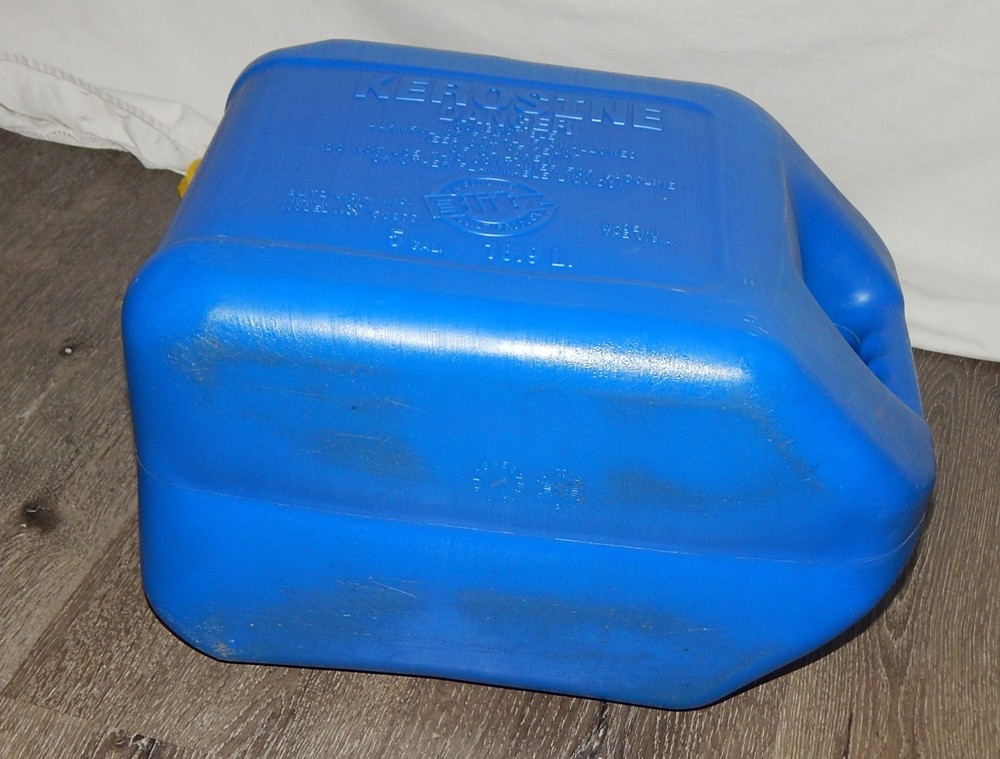 BLITZ 5 GAL PLASTIC KEROSENE CAN SELF VENTING #50877