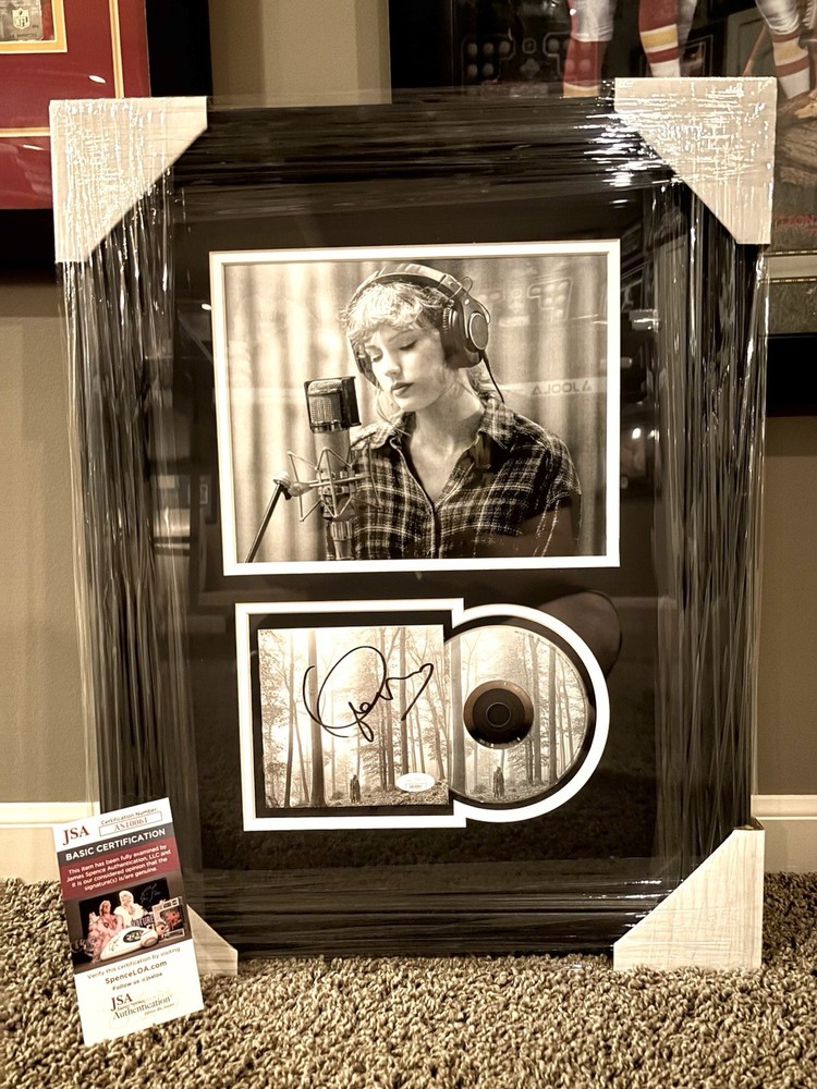 TAYLOR SWIFT FOLKLORE CD Display JSA Framed Signed autograph BEAUTIFUL!