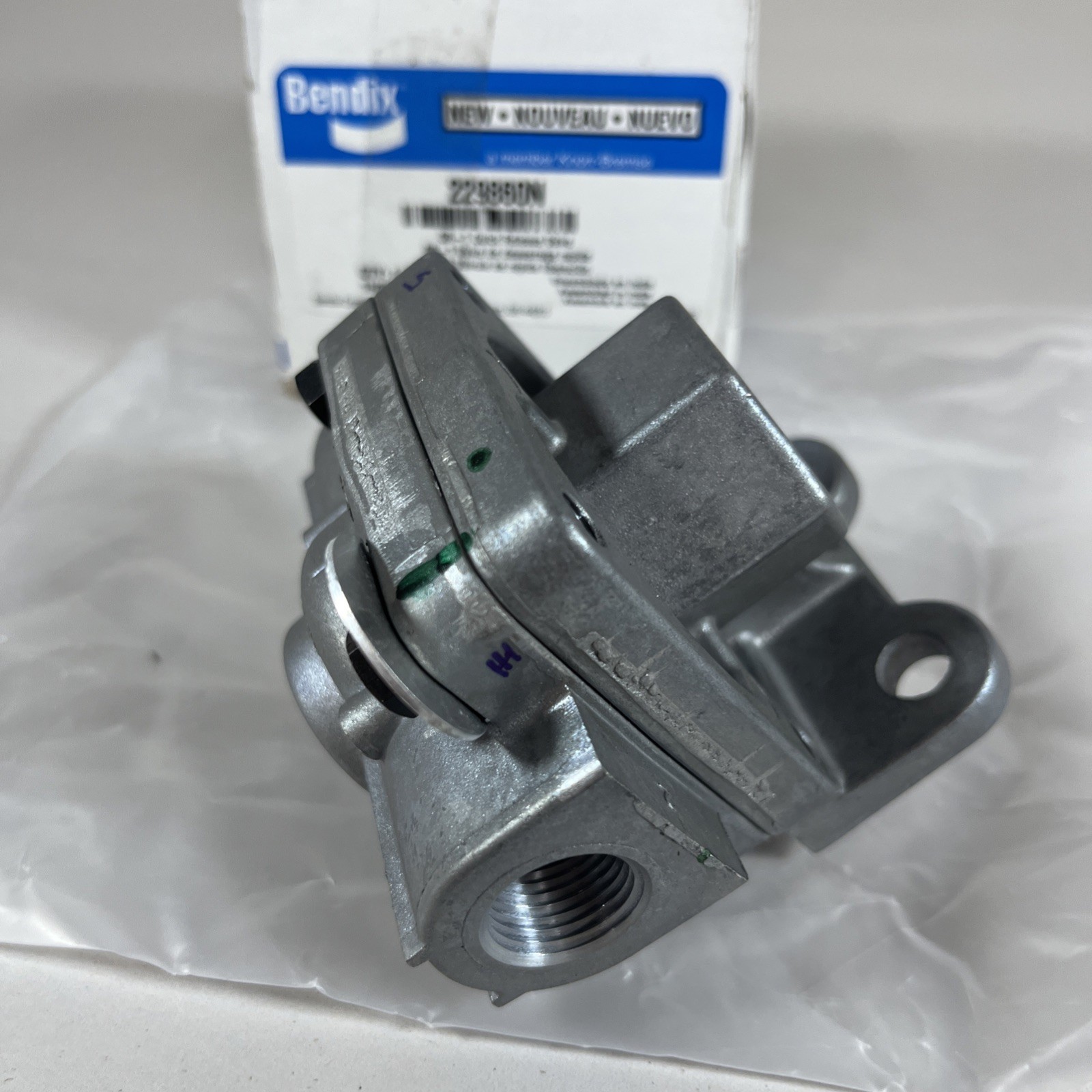 Genuine Bendix Quick Release Valve OEM Part # 229860N - Free Shipping - NOS