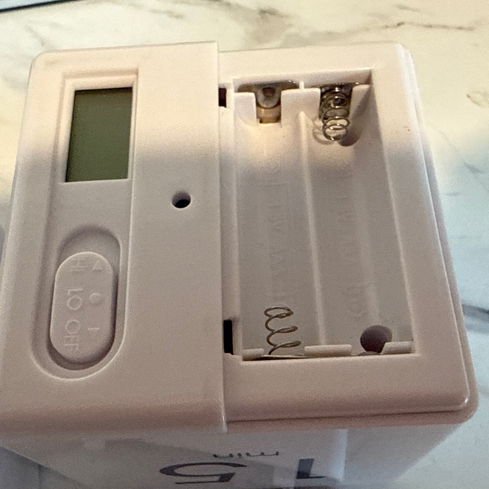 Sharper Image Digital Timer Two Piece Timer Cubes Flip to Desired Time 2 Cubes