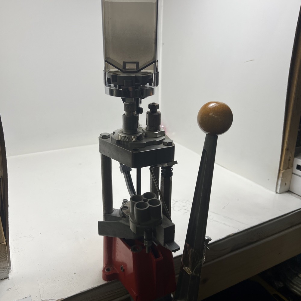 Reloading press withe mounting bolts