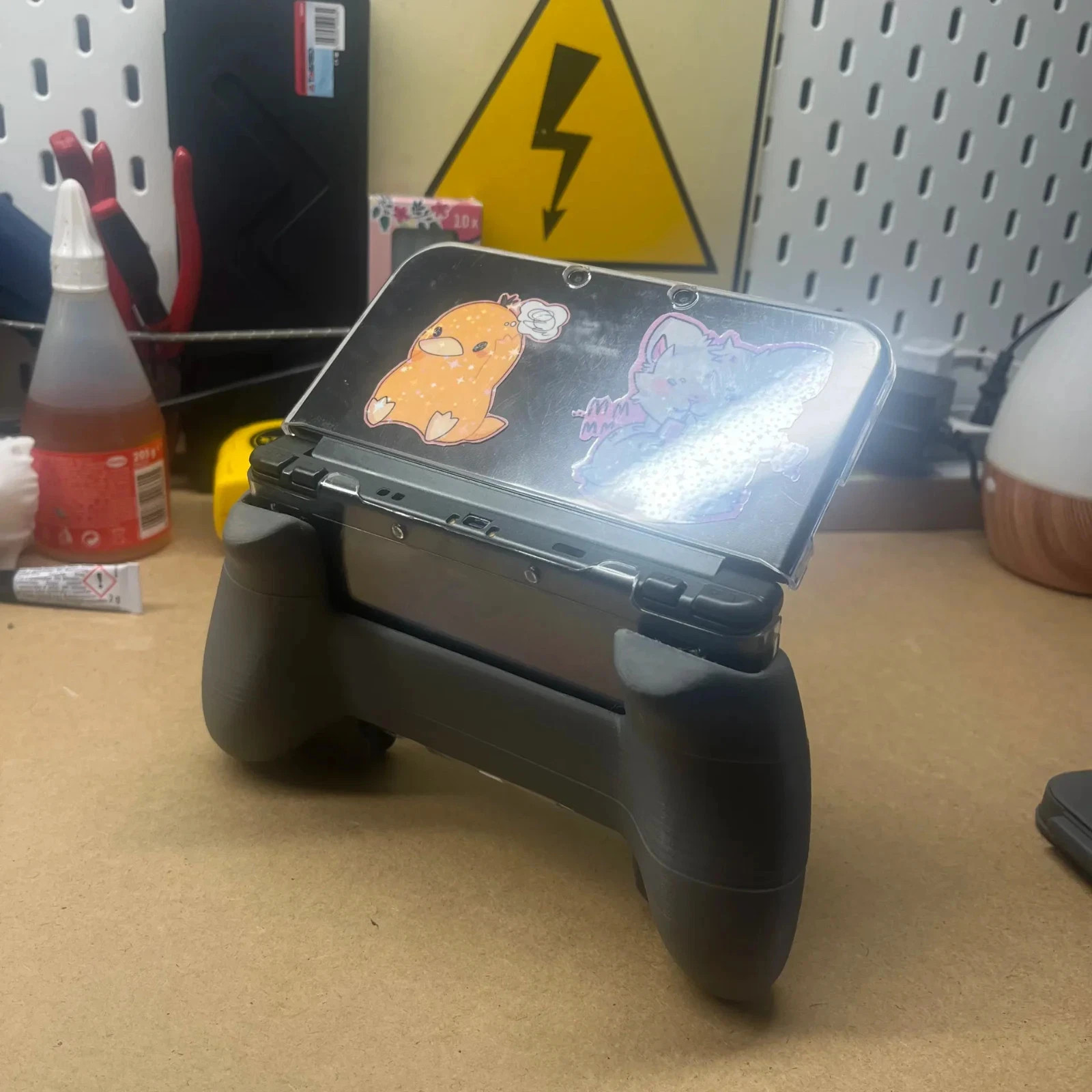 Nintendo New 3DS XL Comfort Grip Stand Handheld Controller for New 3DS XL