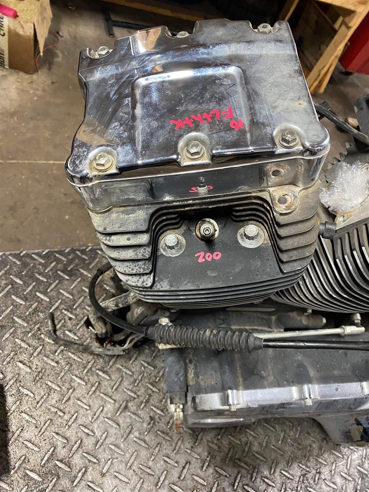10Harley FLTHTK Electra Glide Ultra Limited Engine Motor