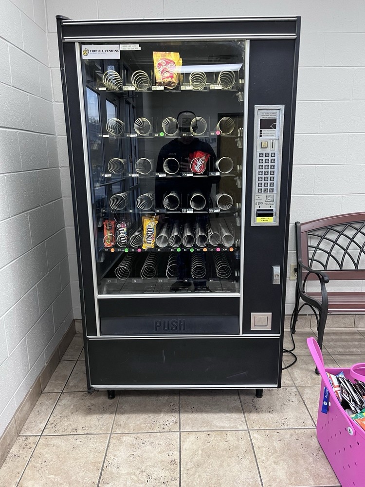 Automatic Products 7600 Snack Vending Machine