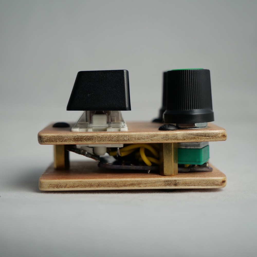 madMidiMini Compact Midi Controller with 2 Note Buttons 2 Potentiometers and LED