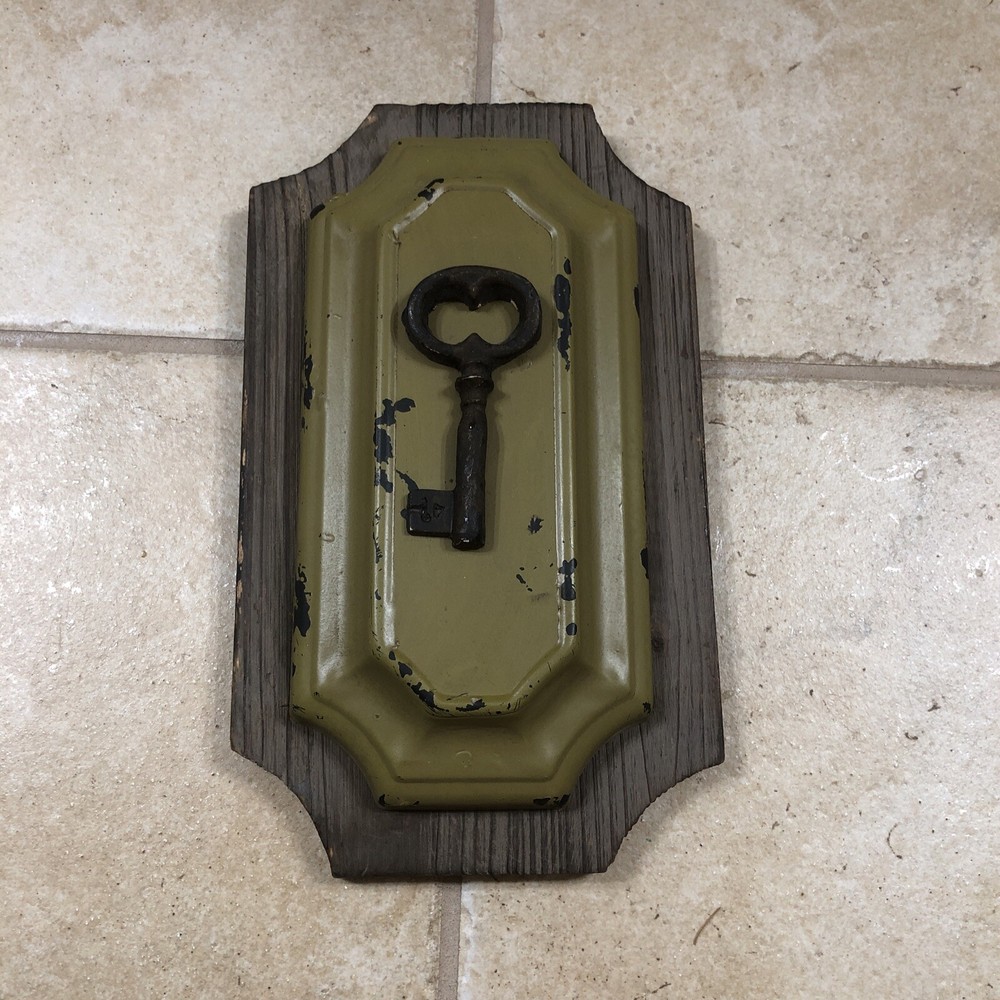 Key Rack Art Deco In Plain Sight Plaque