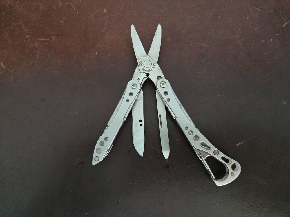 Leatherman Style CS Black/Red Multi-Tool Retired