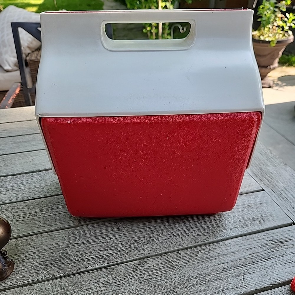 IGLOO Little Playmate Cooler Lunchbox 6 Pack Red & White Push Button Small USA