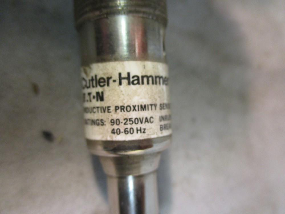 Eaton Cutler-Hammer E 57 MAL18 A2 X 055 Inductive Proximity Sensor