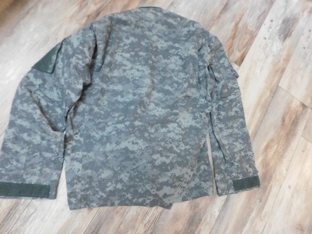 US ARMY FLAME RESISTANT ACU GREEN TOP COAT SIZE MEDIUM- REGULAR