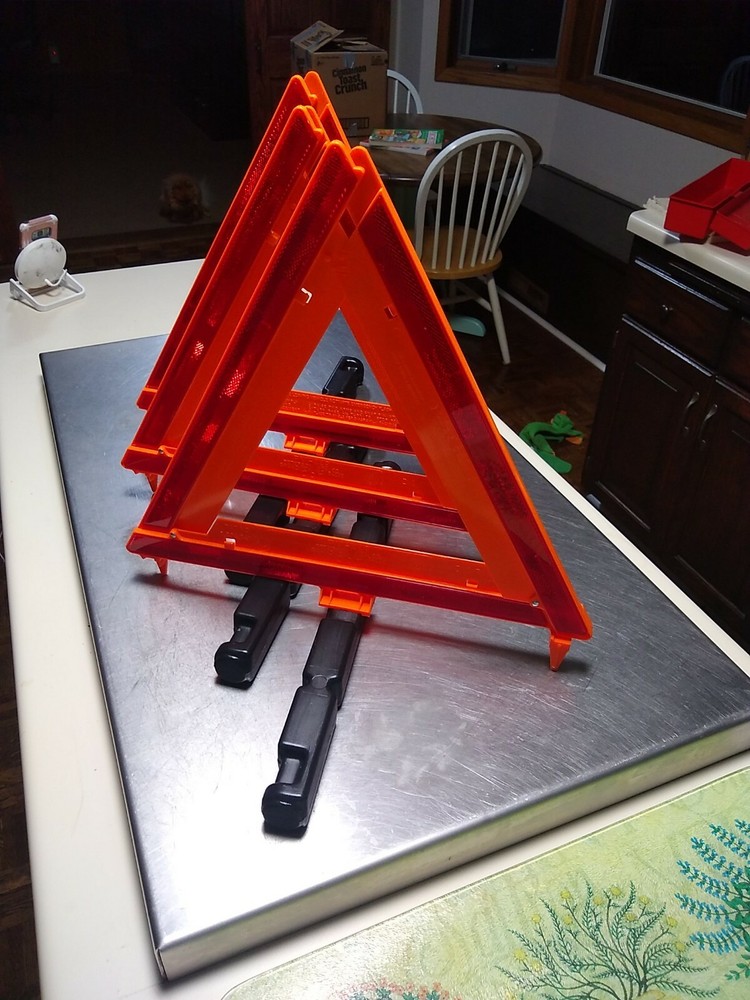 Peterson PM-449 SATE-LITE 711 WARNING TRIANGLE FLARE KIT