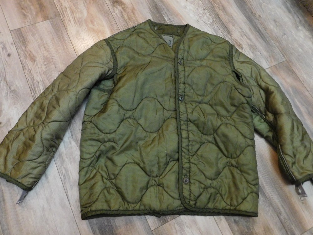 US ARMY  FIELD JACKET LINER SIZE MEDIUM