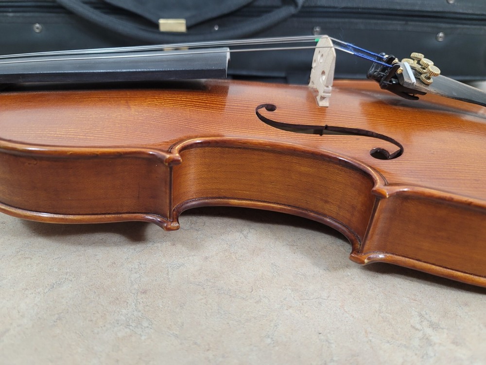 Gotthardt VSF by Stravari 4/4 Violin with Case