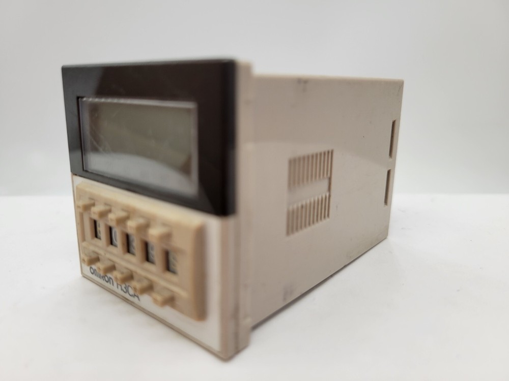 Omron H3CA-A Solid State Timer Plug-In SPDT 3-Digit Display 3A 24-240V 11-Pin