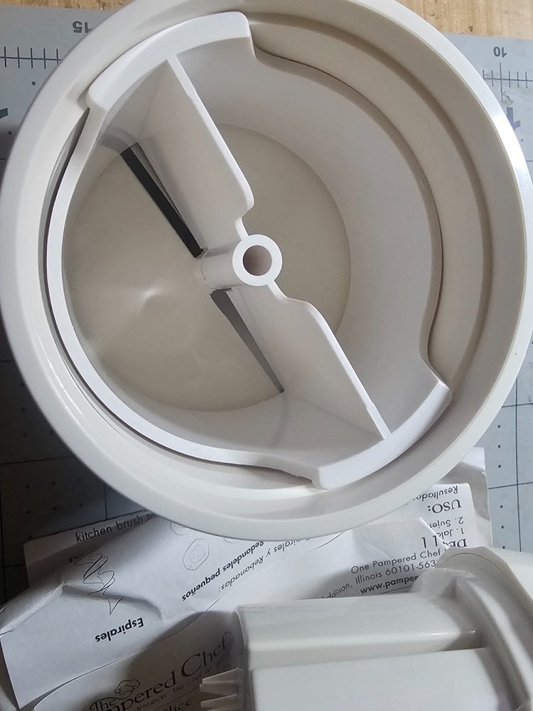 Pampered Chef measuring cup and chopper