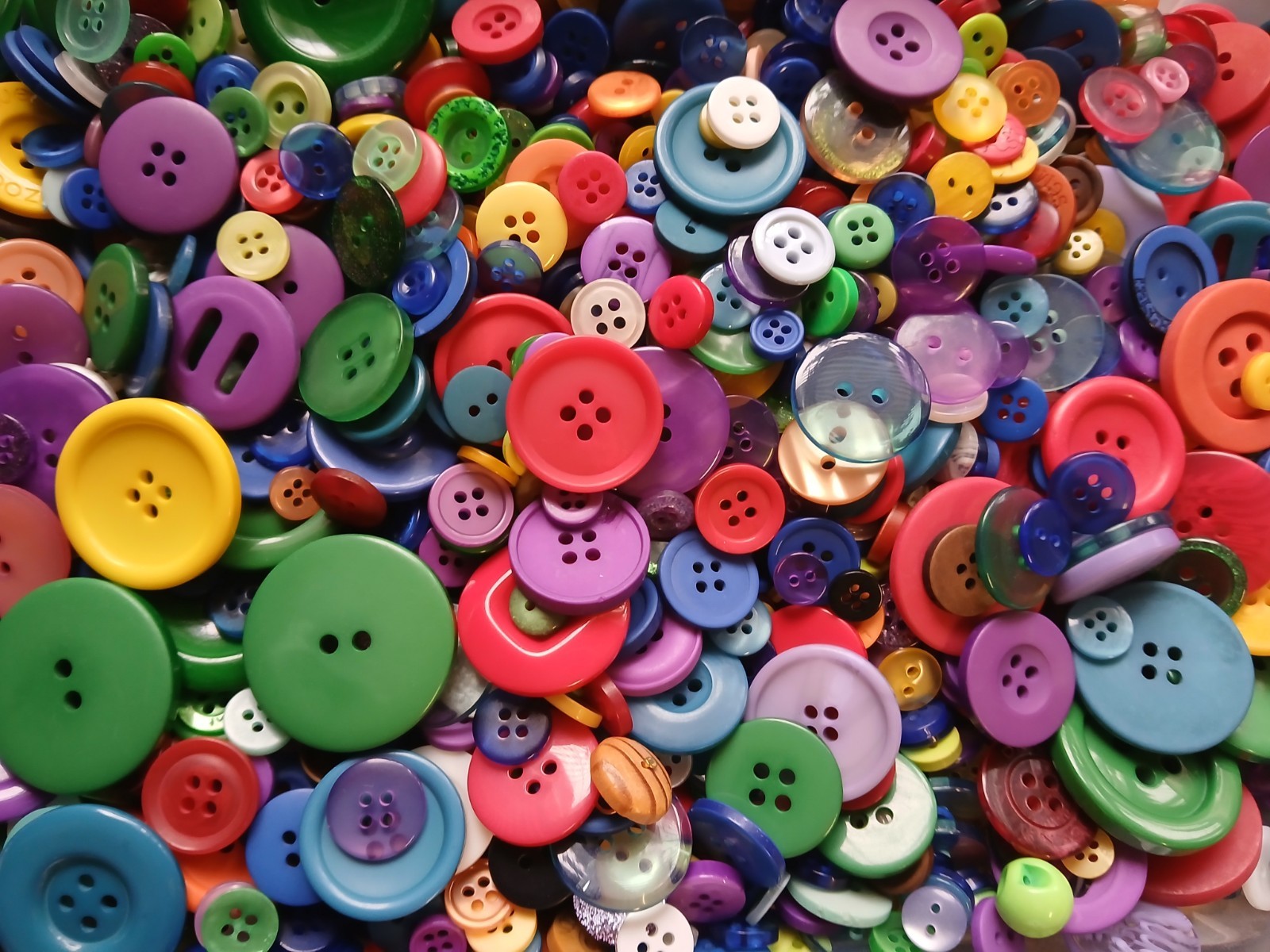 1000, 500, or 200 Sewing Buttons: Assorted Mix of New and Vintage