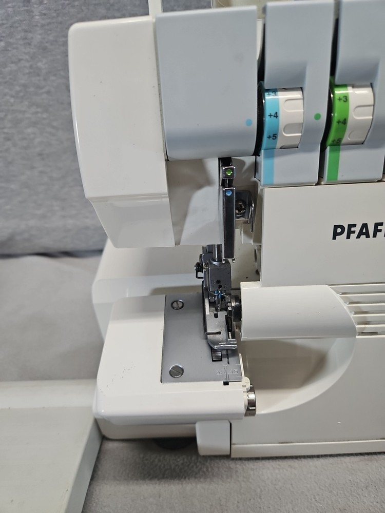 Pfaff Hobbylock 4762 Sewing Machine (A1)