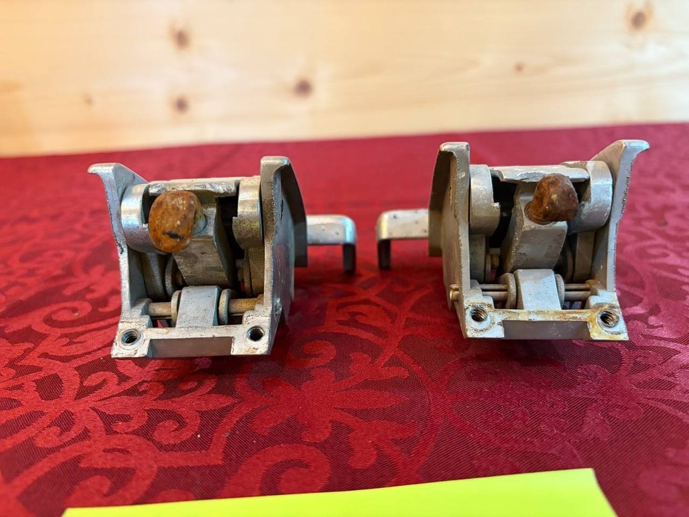 1970 71 MOPAR E-BODY CONVERTIBLE TOP LATCH PAIR
