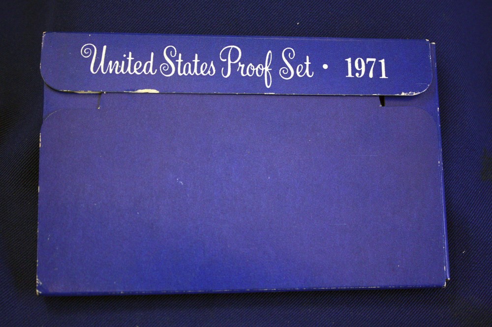 1971 Proof set. Genuine. complete and original as issued by US Mint.