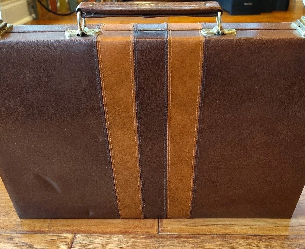 Vintage BACKGAMMON Game And Brown Case Set 10"x15"