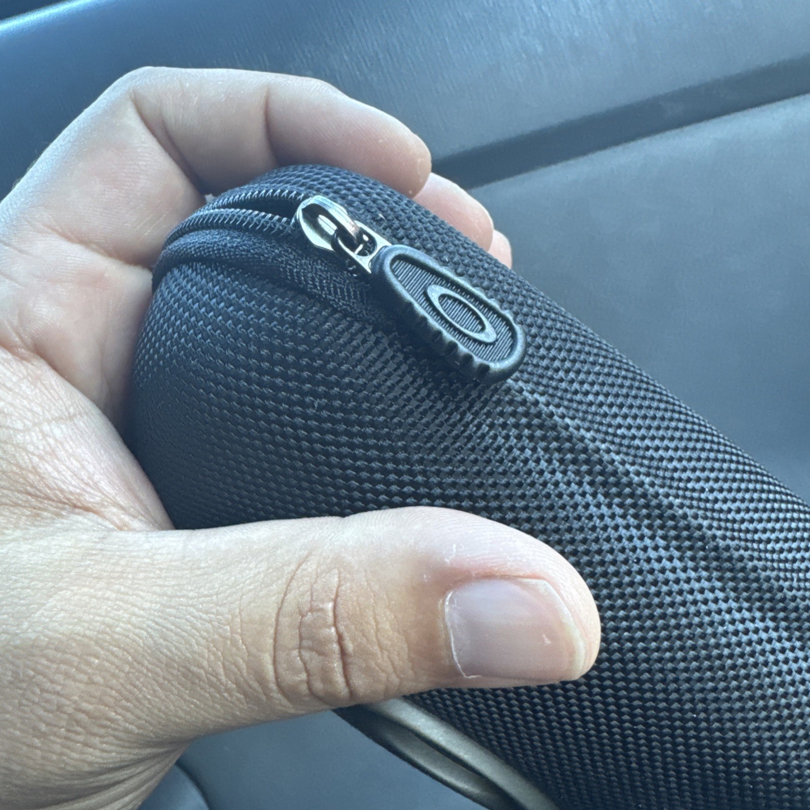 OAKLEY BLACK SUNGLASSES CASE