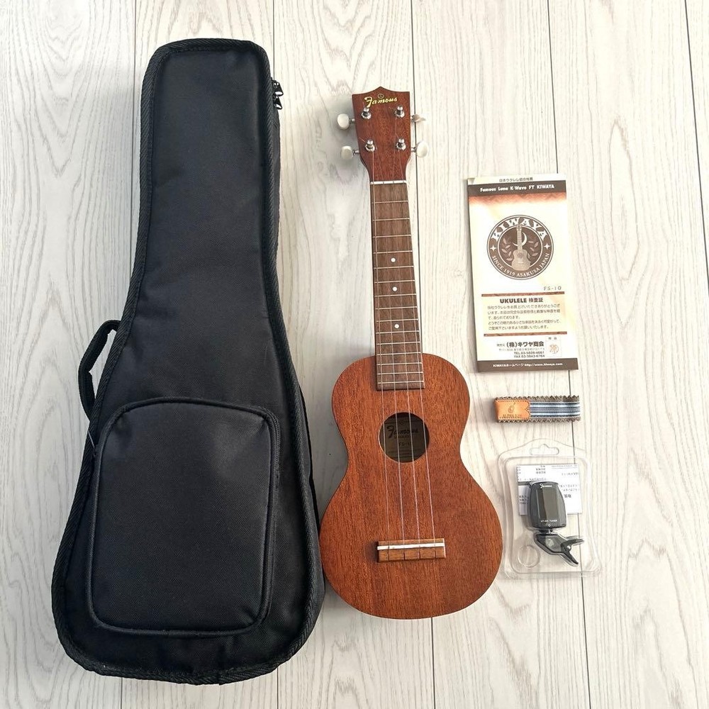 UkuleleWith case and tunerGood quality
