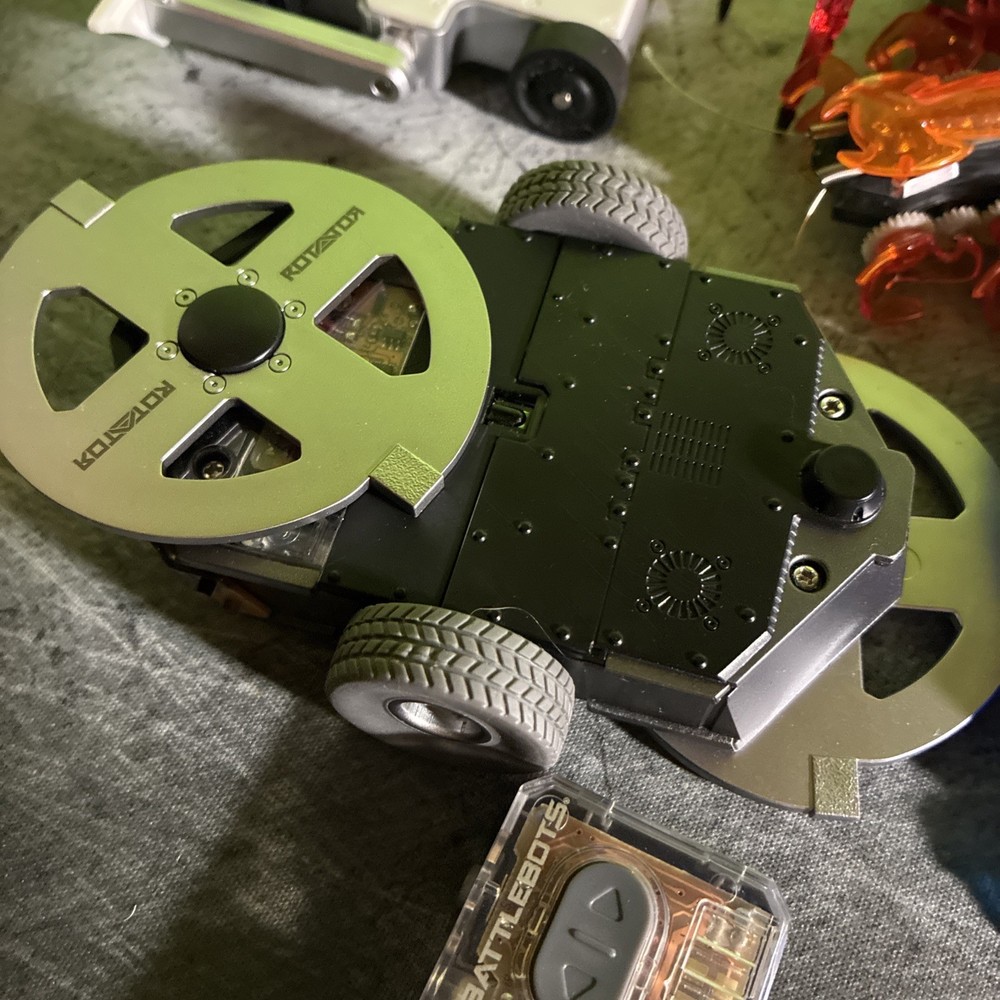 MASSIVE HEXBUG LOT, 15 Different Bots Included Track, Two Warrior Bots Remotes