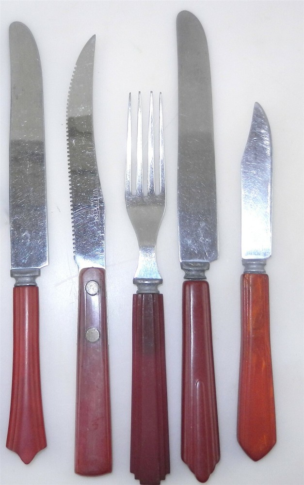 Bakelite Red Handle Flatware Fork + 4 Knives-Table & Steak, Marbled, Solid T24A
