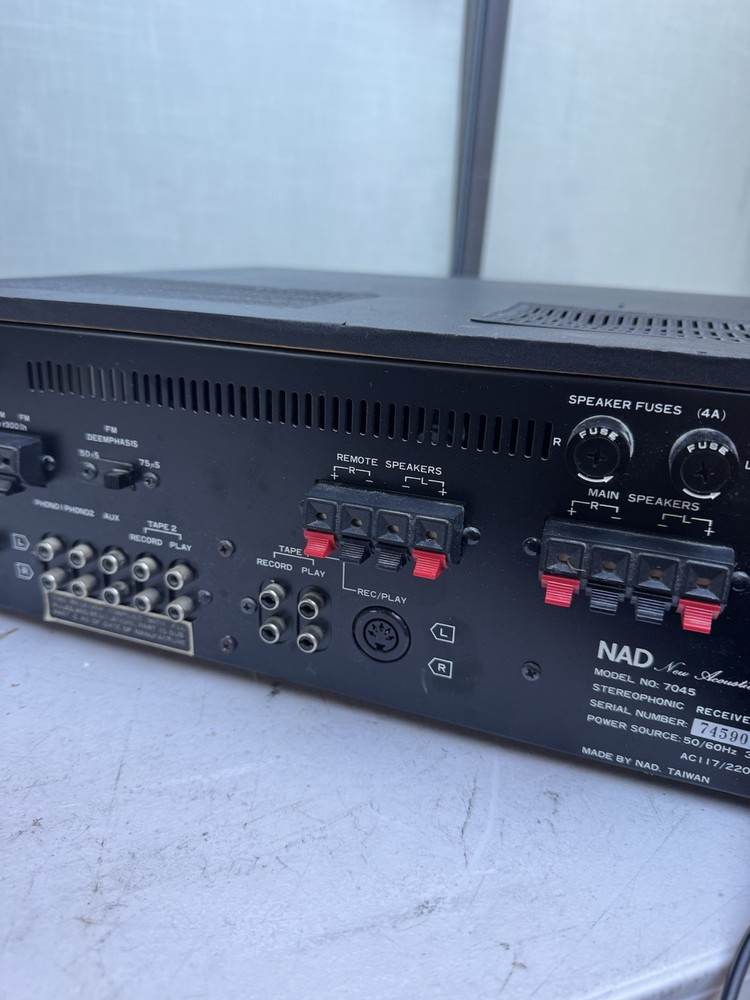 NAD 7045 stereo receiver good