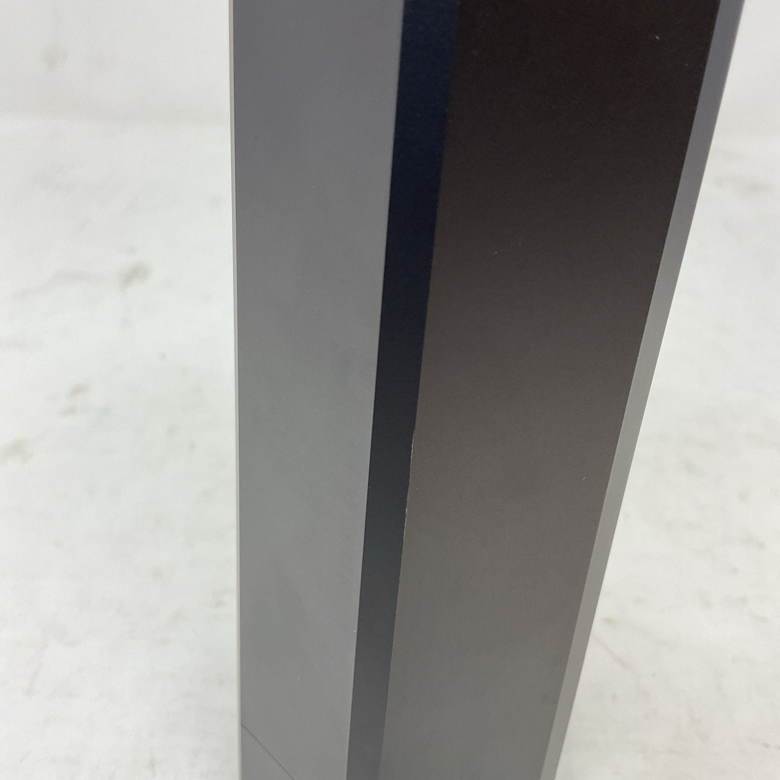 HexClad Salt and Pepper Mill Set Adjustable Professional Grinders No-Mess Caps