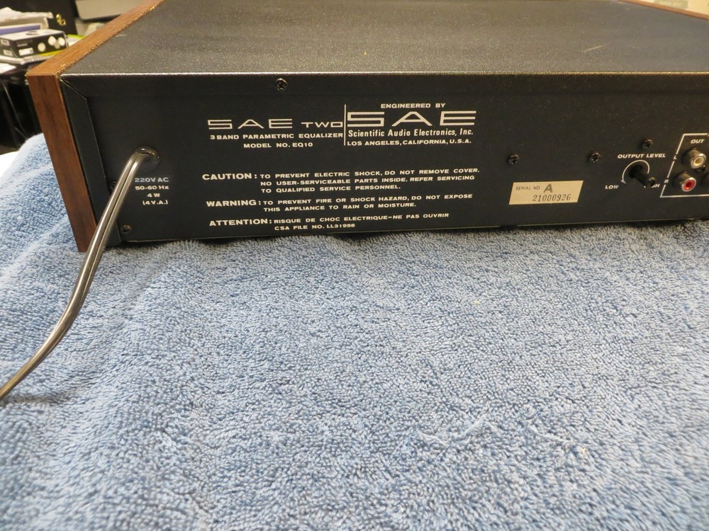 SAE TWO EQ10 3 BAND PARAMETRIC EQUALIZER WOOD PANEL SIDES