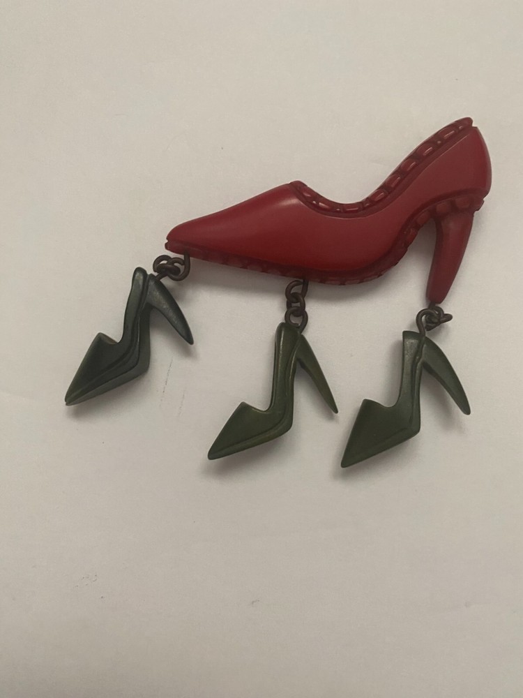 VINTAGE BAKELITE SHOE PIN