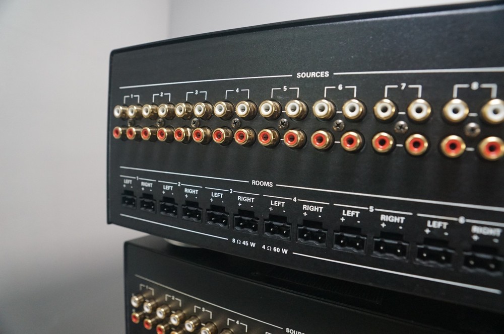 CRESTRON ADAGIO AUDIO EXPANDER MUTI ZONE AMPLIFIER