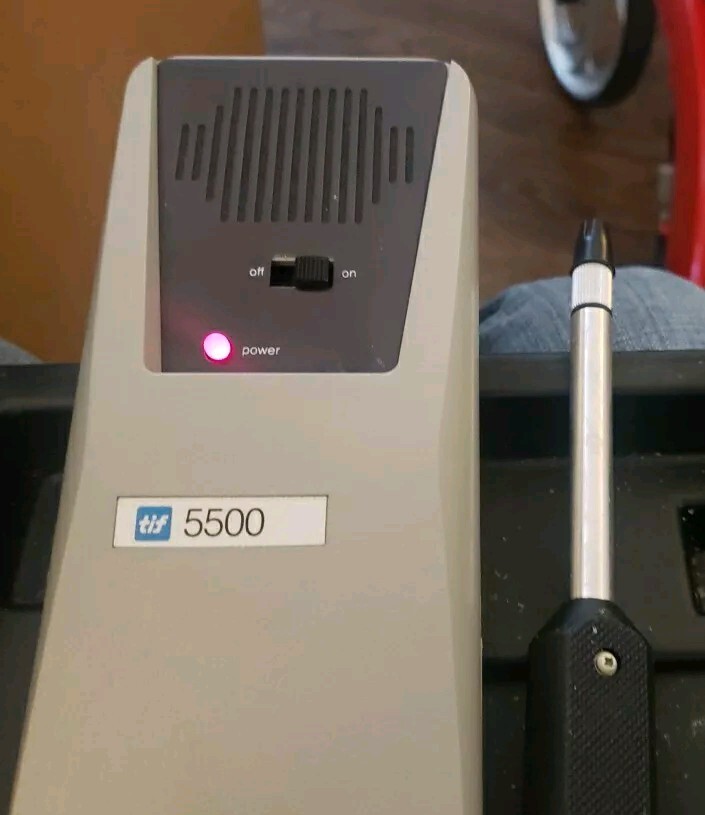 TIF 5500 Pump Style Automatic Halogen Leak Detector sith Case
