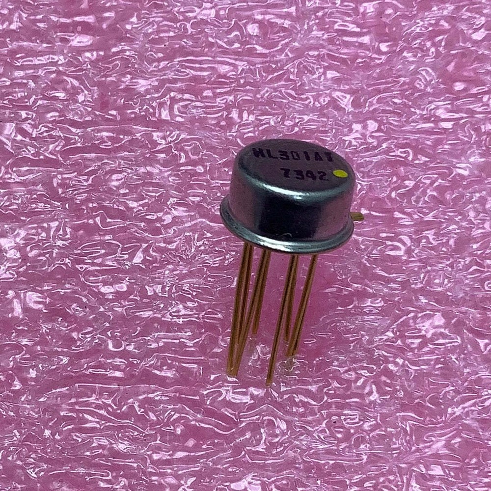 HL301AT - - INTEGRATED CIRCUIT