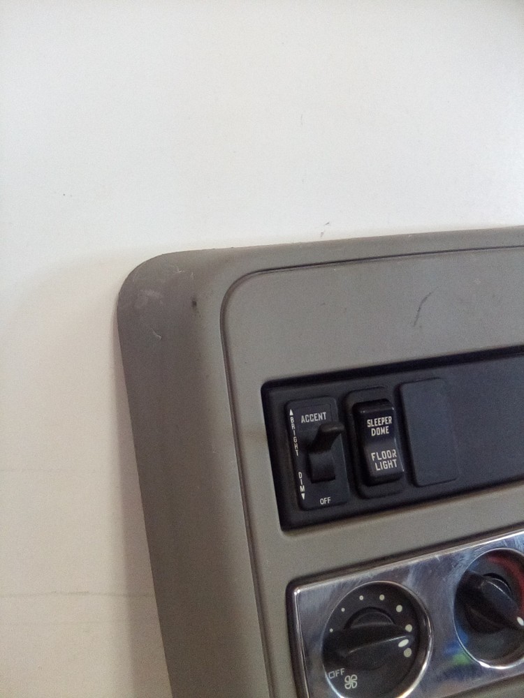 International Prostar Sleeper Control Panel XS626146 "MISSING A KNOB"