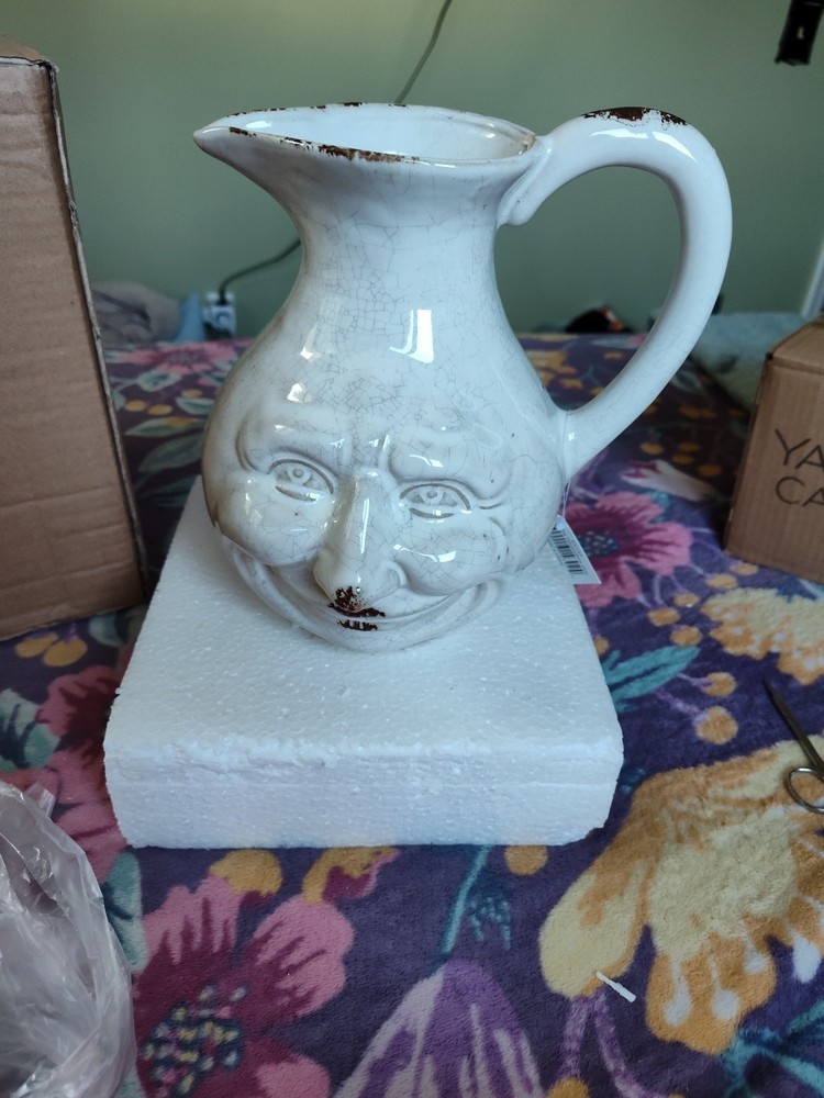 WHITE-FACED WATER POT SUPER CUTE