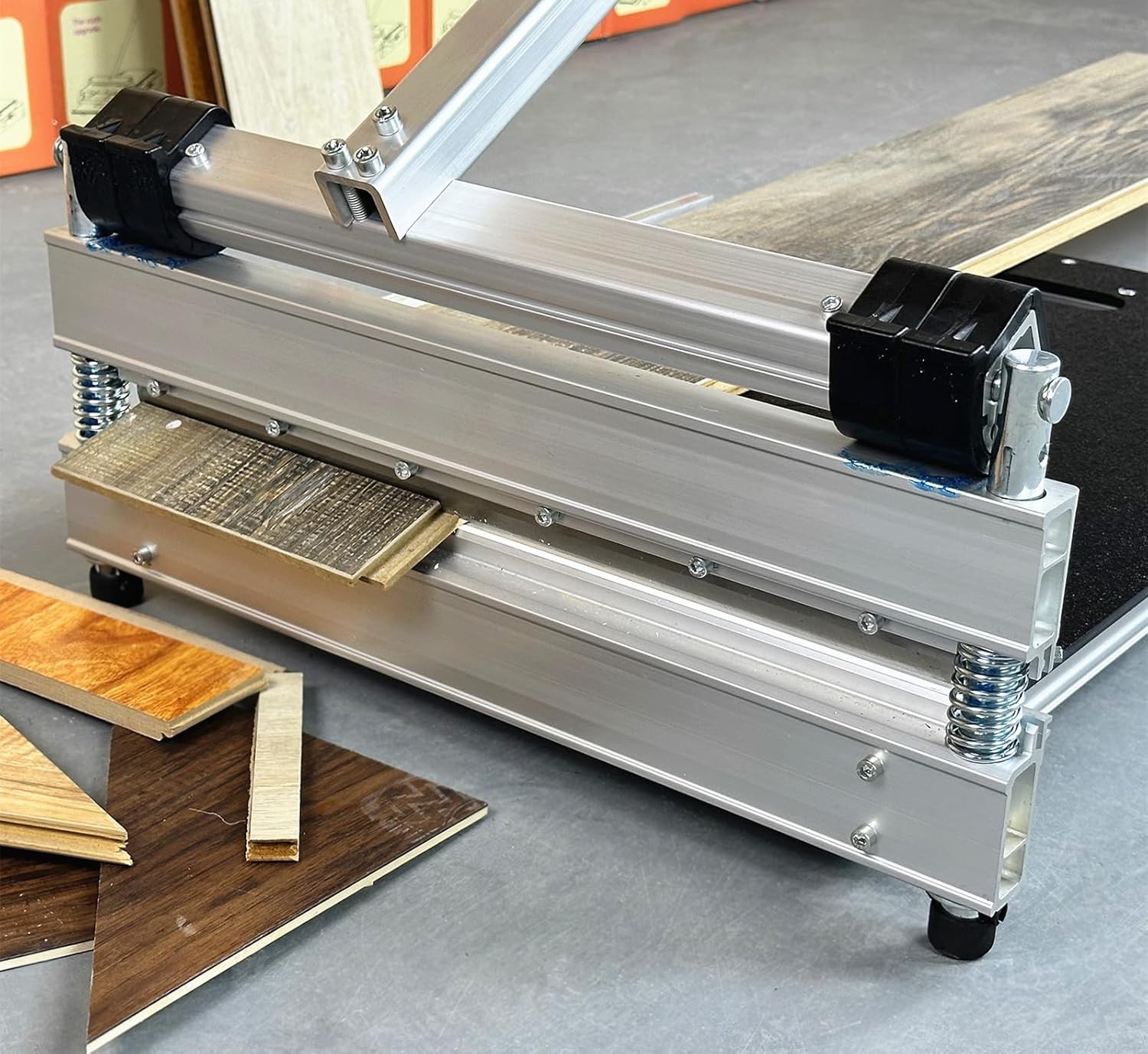 18' Multi-Floor Cutter, Professional Grade, Versatile, Strong, Lightweight Aircr