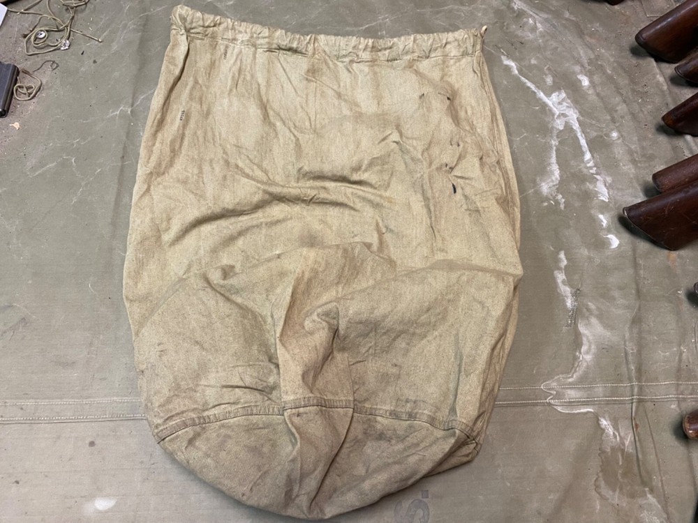 ORIGINAL WWII US ARMY INFANTRY BARRACKS LAUNDRY CARRY BAG- KHAKI,