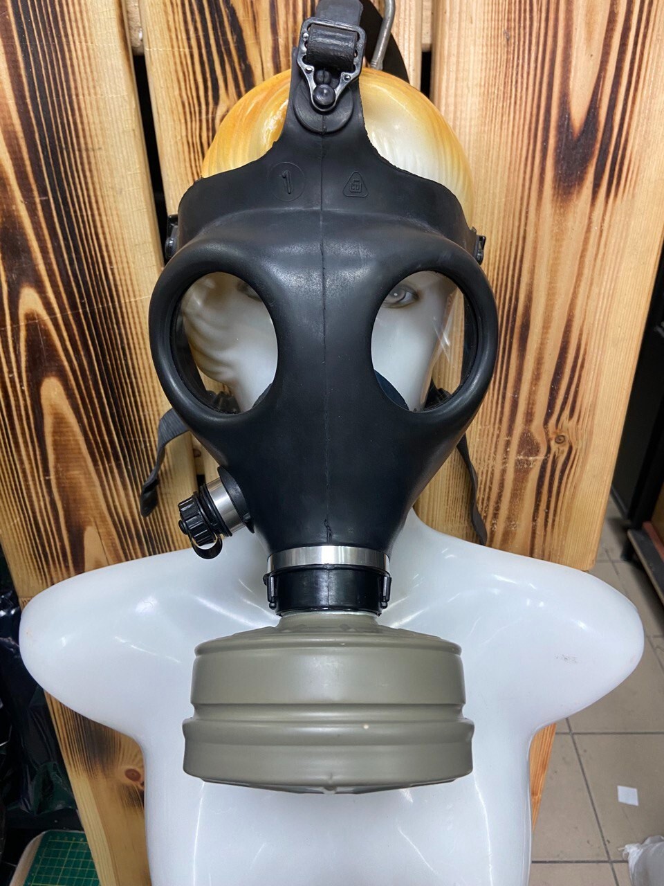 Israeli 2008 YOUTH Protective Gas Mask With 40mm Nato Filter Sealed And Original