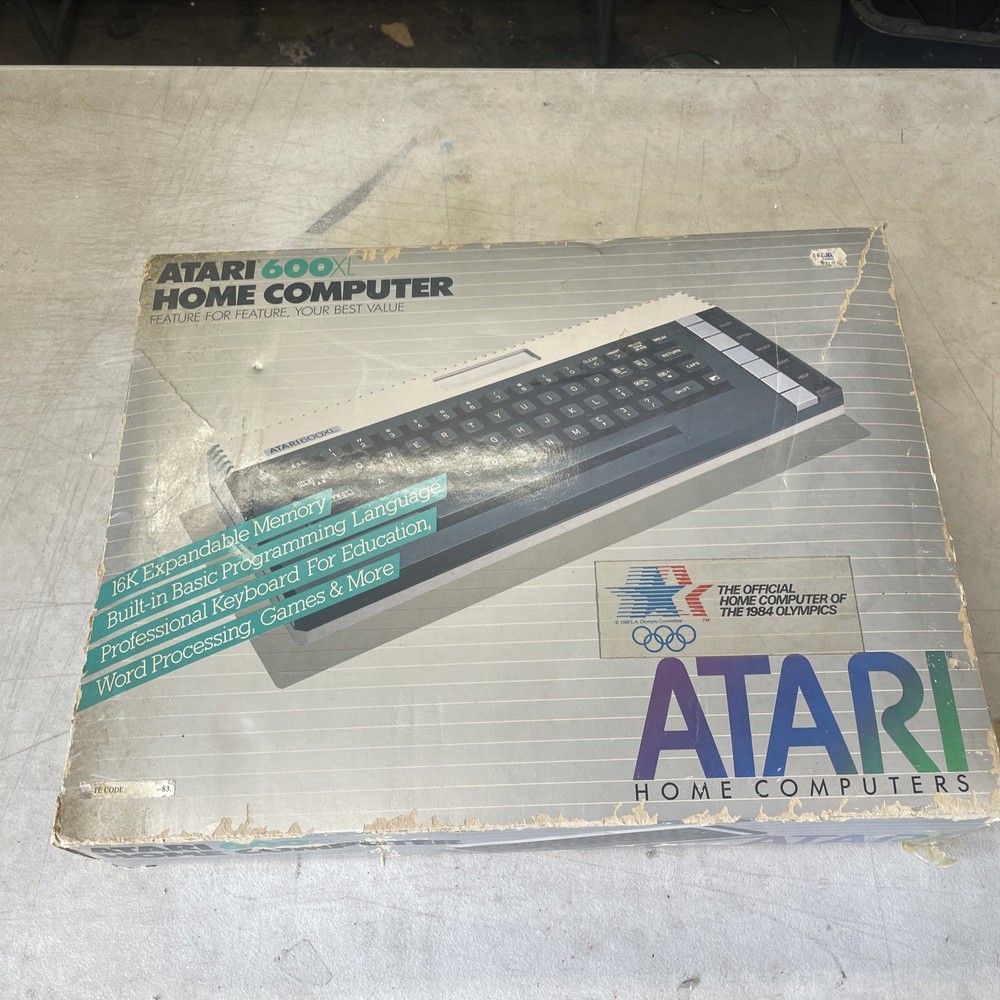 Atari 600XL VTG Home Computer Video Game Console Untested