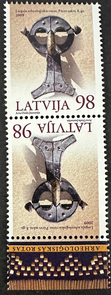 LATVIA  729a Lovely  Different Mint NEVER Hinged PAIR