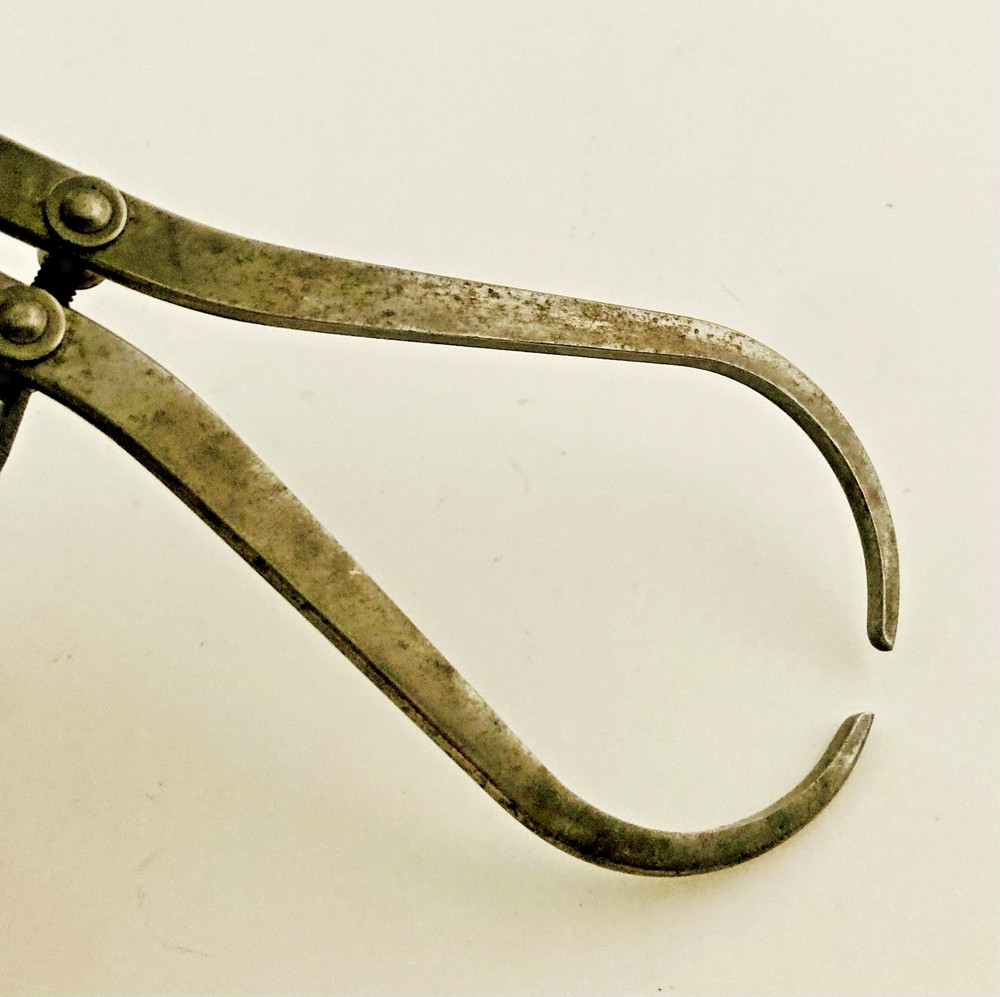 VINTAGE 6 INCH SPRING JOINT OUTSIDE CALIPER FLAT LEG