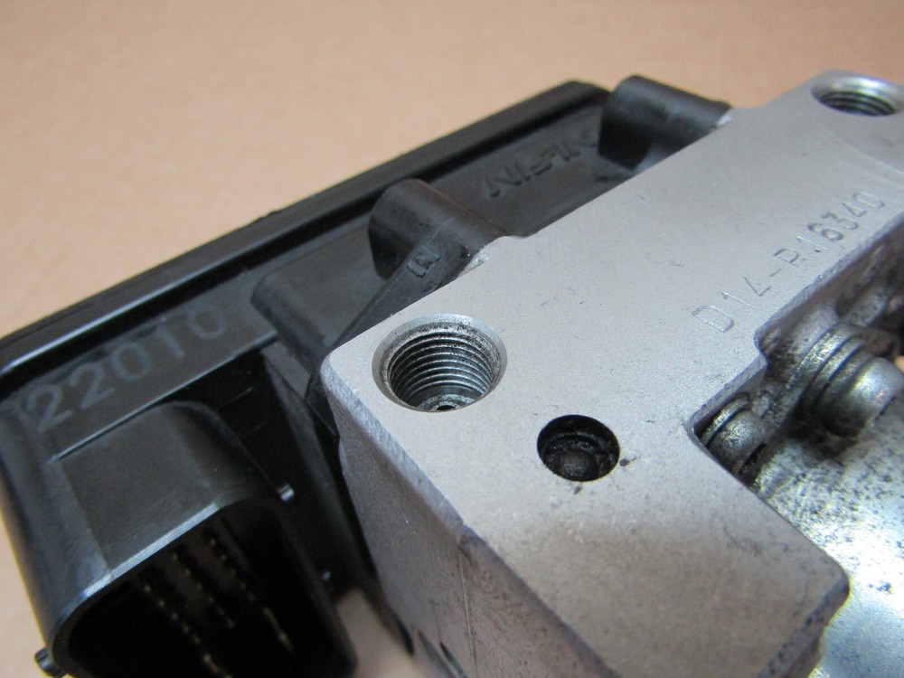 Triumph Tiger 800 2011 ABS pump control module NISSIN (14638)