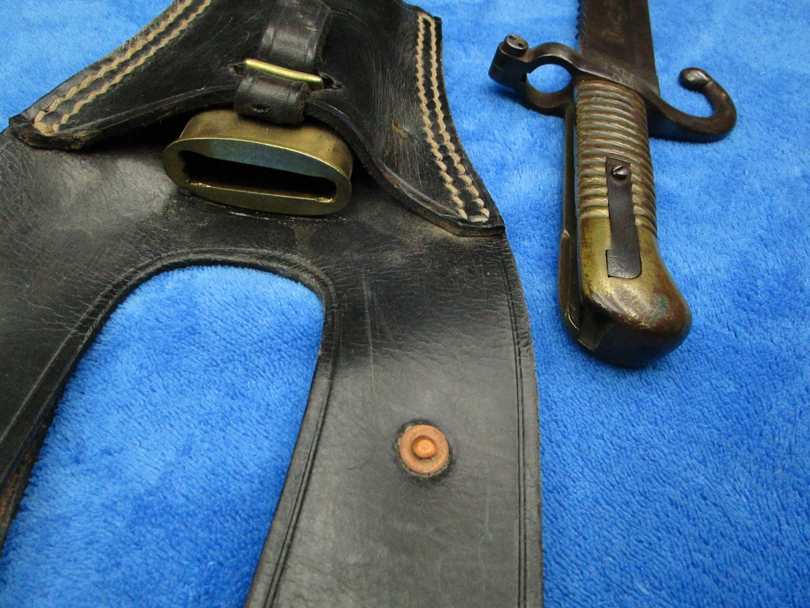 RARE ORIGINAL ANTIQUE M1868 BELGIUM SAWBACK BAYONET AND SCABBARD WITH HANGER